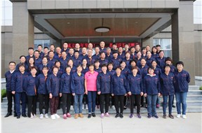 2018年10月7日,山東雙鷹醫(yī)療器械有限公司迎來了28周歲生日，全廠職工參加公司聯(lián)歡。